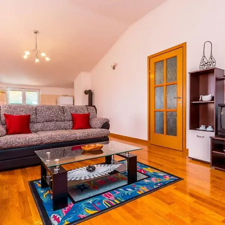 App Nela Apartment Valtura